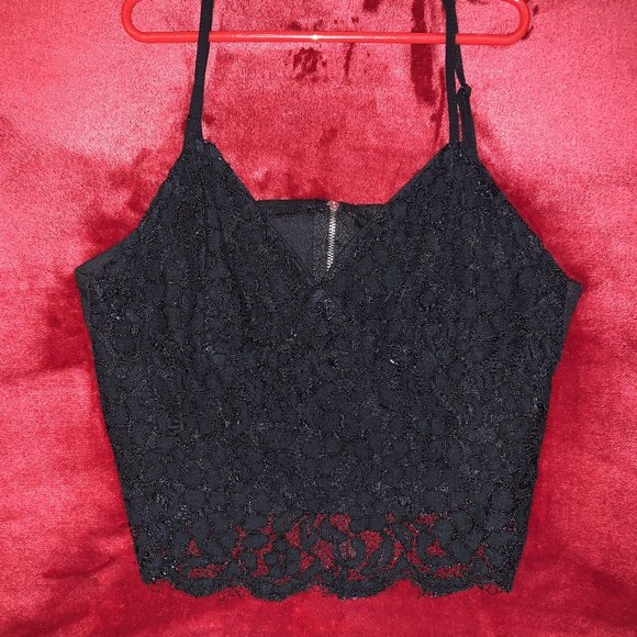 Black Laced Cropped Tank - Picture 1 of 3